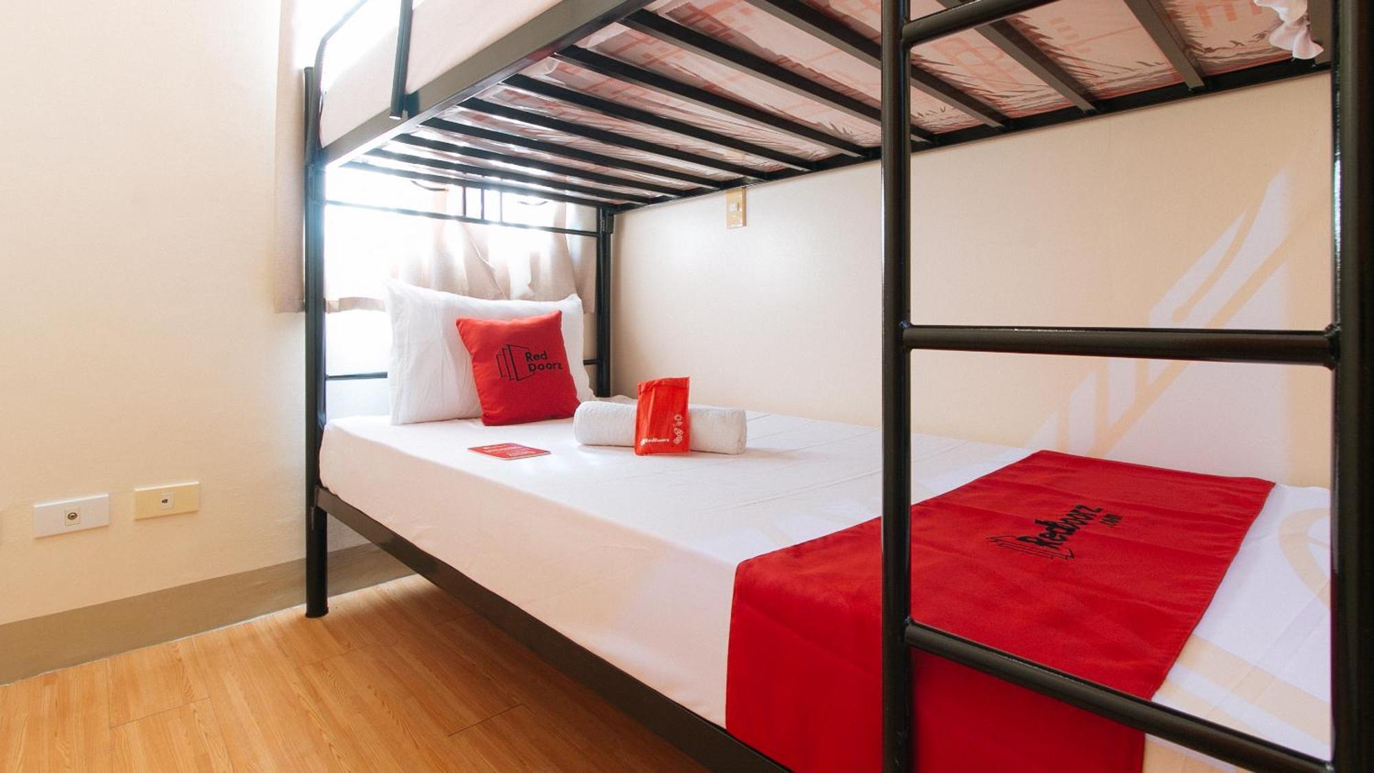 Reddoorz Plus At Alpina Heights Paranaque Paranaque City Bagian luar foto