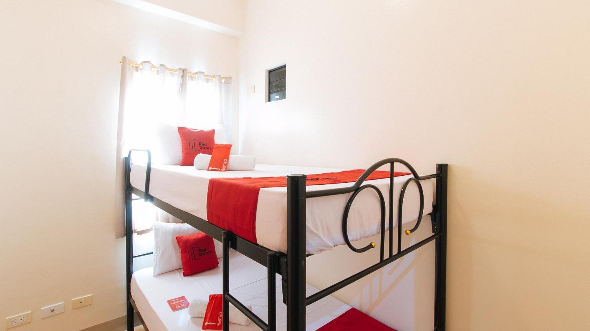 Reddoorz Plus At Alpina Heights Paranaque Paranaque City Bagian luar foto