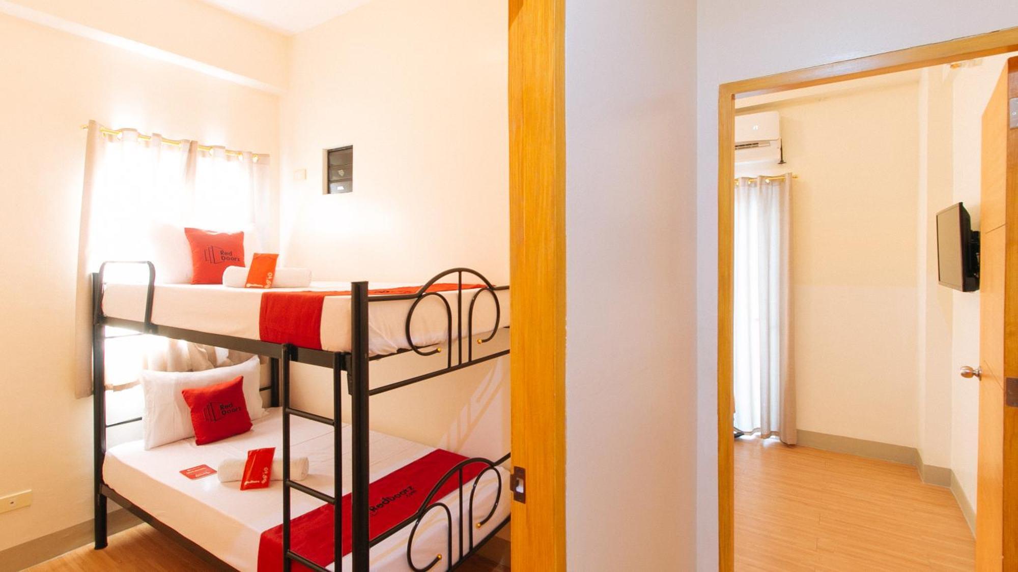 Reddoorz Plus At Alpina Heights Paranaque Paranaque City Bagian luar foto