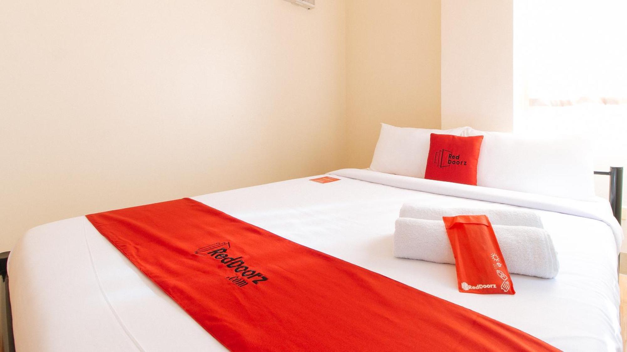 Reddoorz Plus At Alpina Heights Paranaque Paranaque City Bagian luar foto